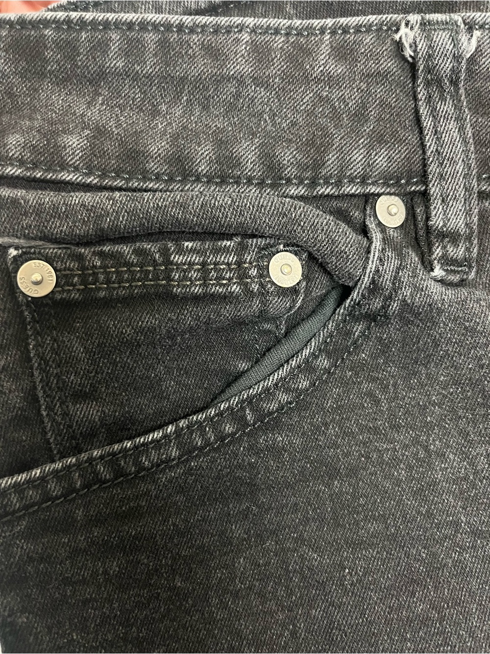 Guess Jeans Size 30 x 31 – Excellent Pre-Owned Condition - Picture 6 of 12